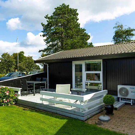 Summer House With 100 M To The Sea In North Funen *