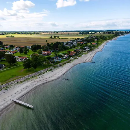 Summer House With 100 M To The Sea In North Funen Semesterbostad