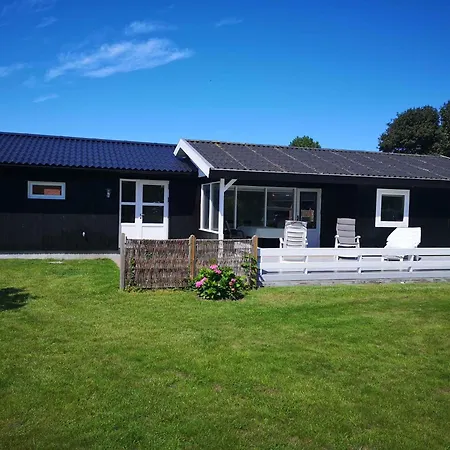 Summer House With 100 M To The Sea In North Funen Оттеруп